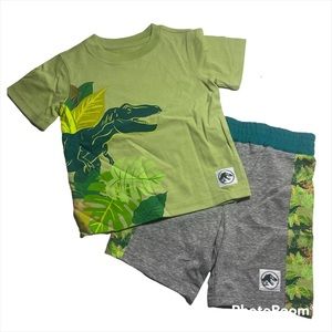 NWOT Jurassic World dinosaur screen print tee with matching shorts Size 3T